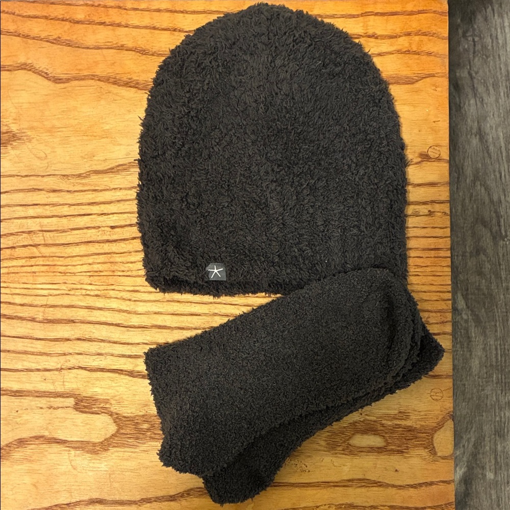 Barefoot Dreams Black Plush Beanie with Matching Socks